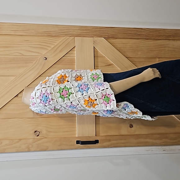 Vintage | Hand Crochet English Village Floral Detail Shawl Scarf Wrap - Picture 4 of 7